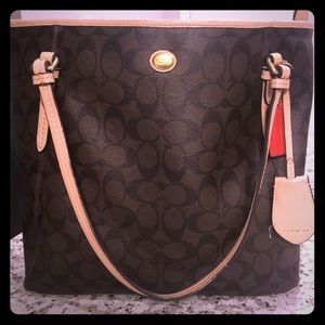 COACH!!! TOTE HANDBAG!! USED, EXCELLENT CONDITION